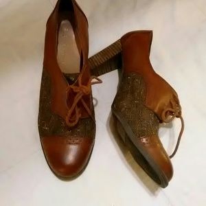 Aigner Stacked Heel Oxfords Size 8.5
